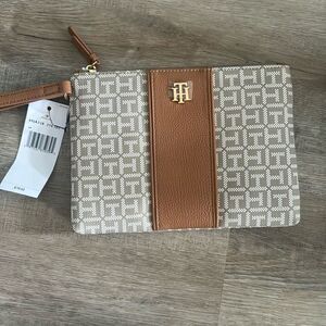 NWT TOMMY HILFIGER MONOGRAM CANVAS WRISTLET